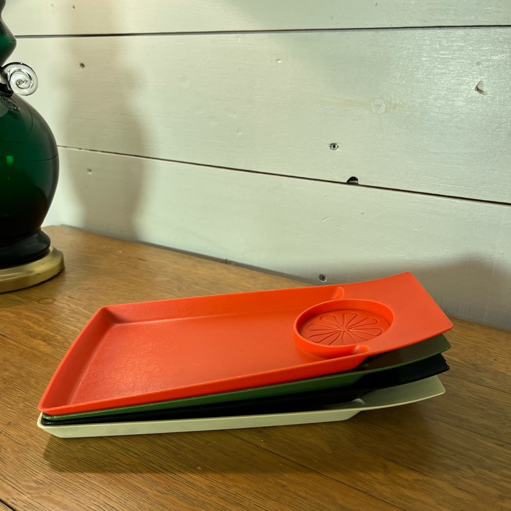DAVID DOUGLAS Accalac Citrus Snack Trays Set Red Green Beige Black